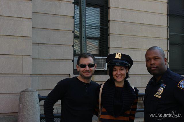 Con Policía del Bronx en excursión contrastes